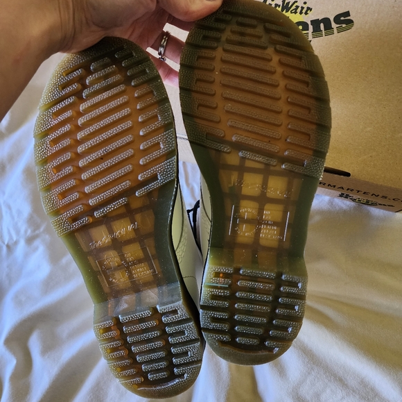 1460 W Smooth Dr. Marten size 6 - Picture 5 of 6